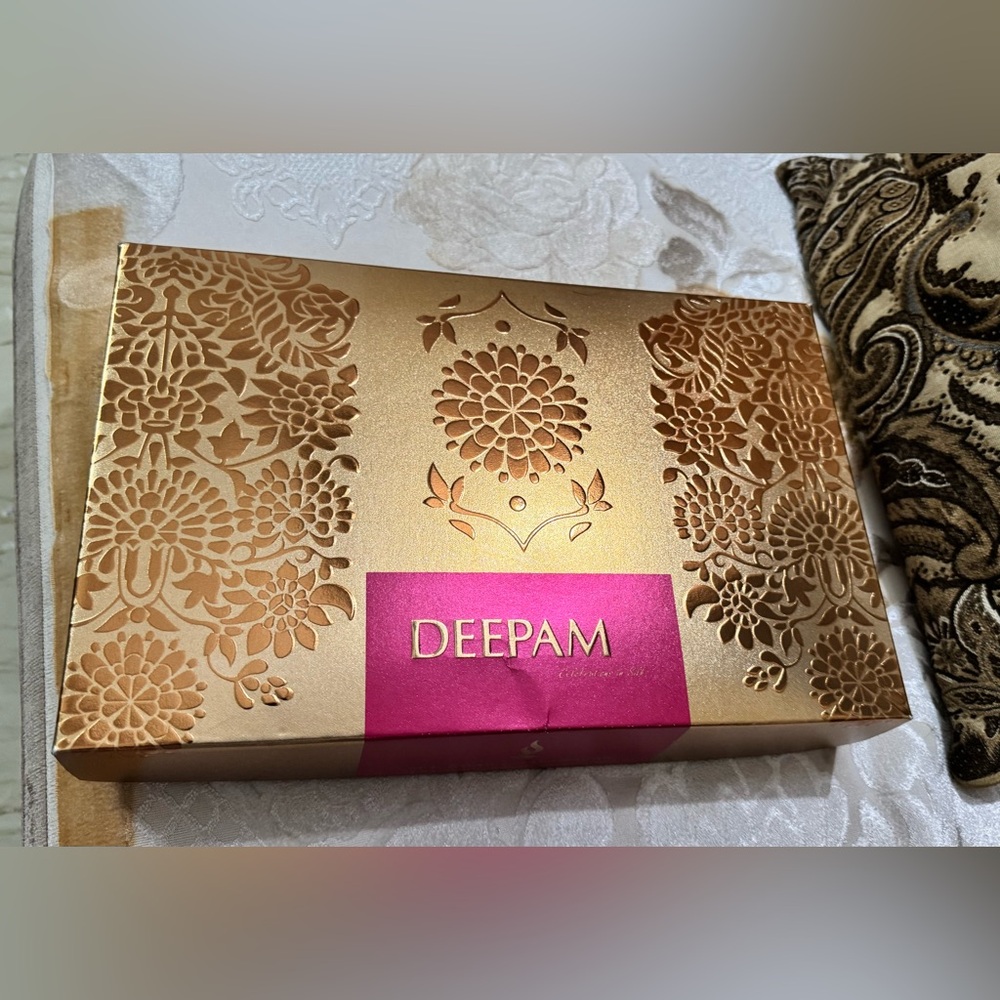 Stunning Pink/Peach and Gold Handwoven Kanjeevaram Silk and Pure Zari Saree - Picture 16 of 16